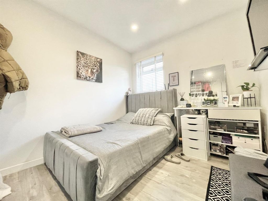 Property photo 1 of 5 Bedroom.Jpeg