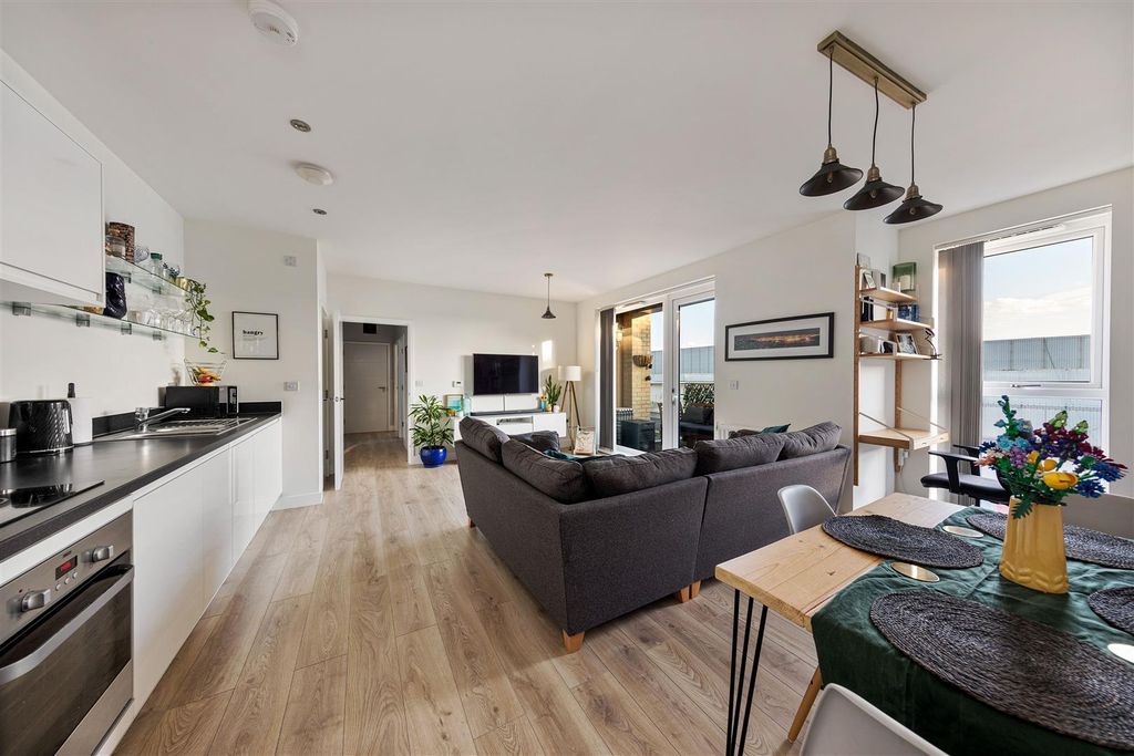 Property photo 2 of 26 36 Hickman Avenue E4