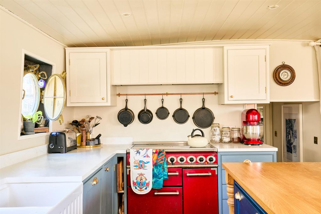 Property photo 3 of 43