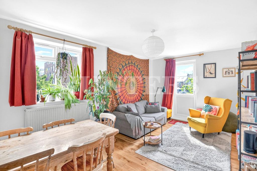 Property photo 2 of 20 Hunters-Lawrence Close-53.Jpg