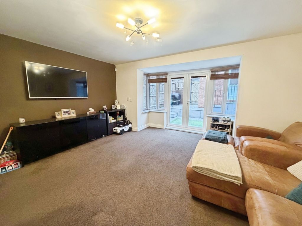 Property photo 3 of 19 Pbox-Img.Jpeg