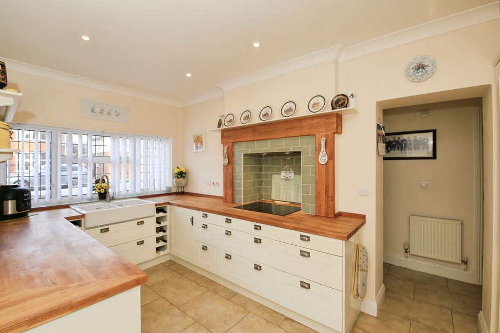 Property photo 1 of 18 Img_0558