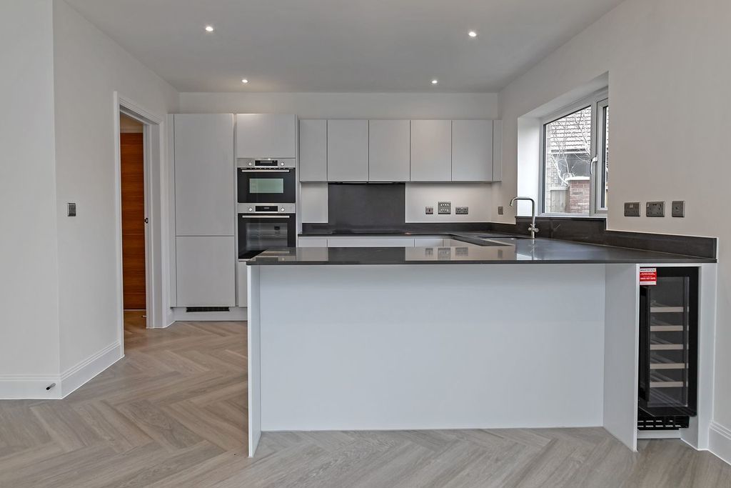 Property photo 3 of 20 Kitchen