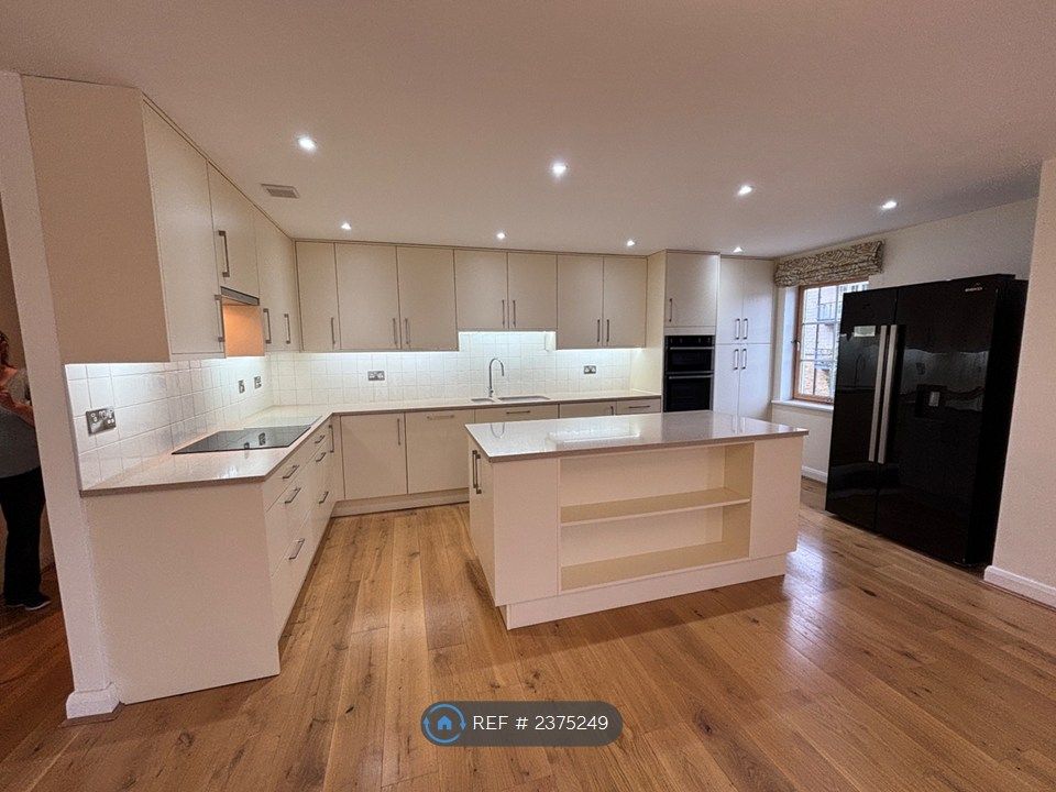Property photo 1 of 14 Kitchen (Fridge Not Included)