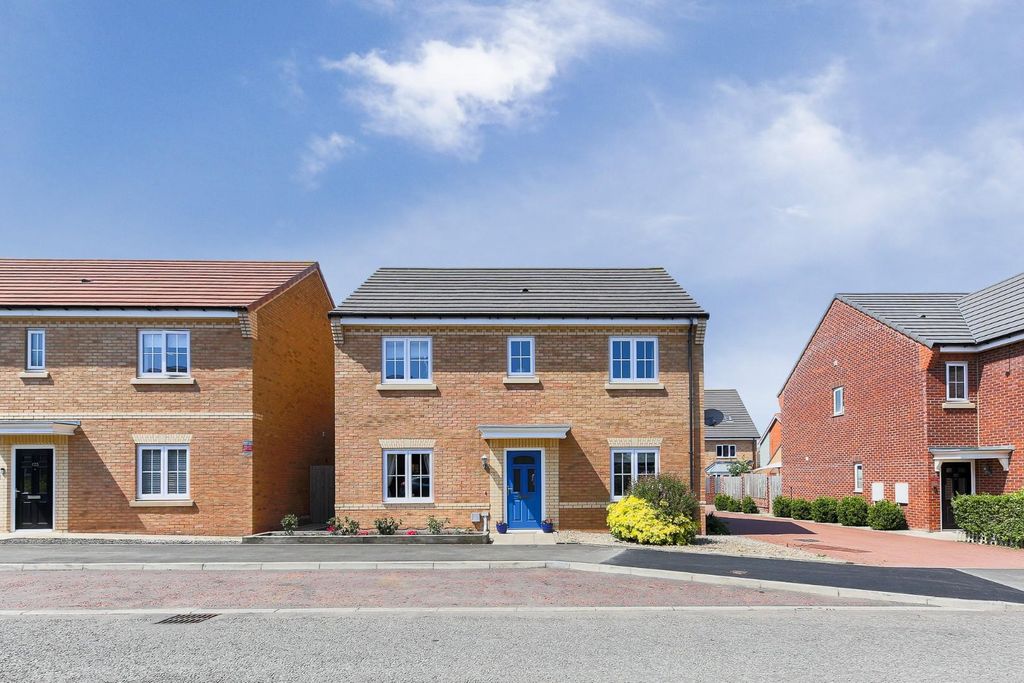Property photo 1 of 17 External