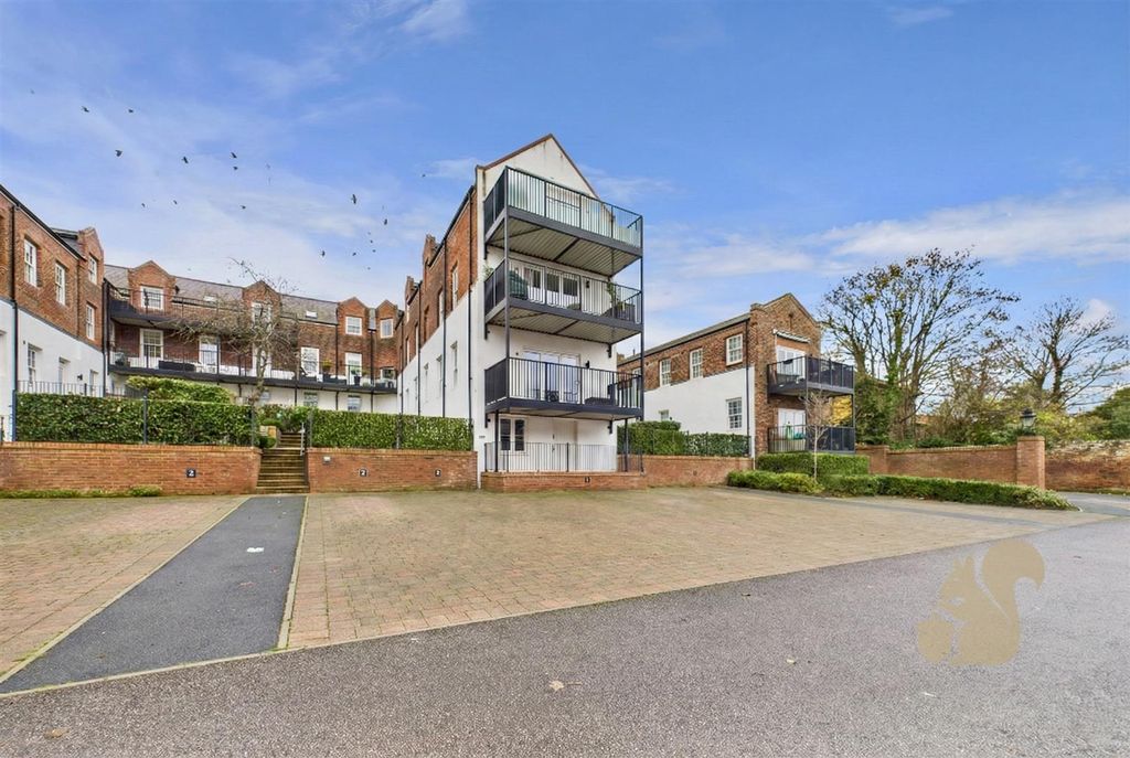 Property photo 1 of 11 Front