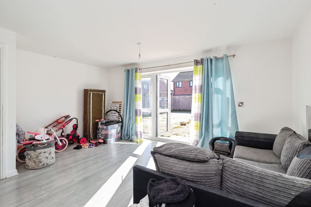 Property photo 2 of 17 Photo