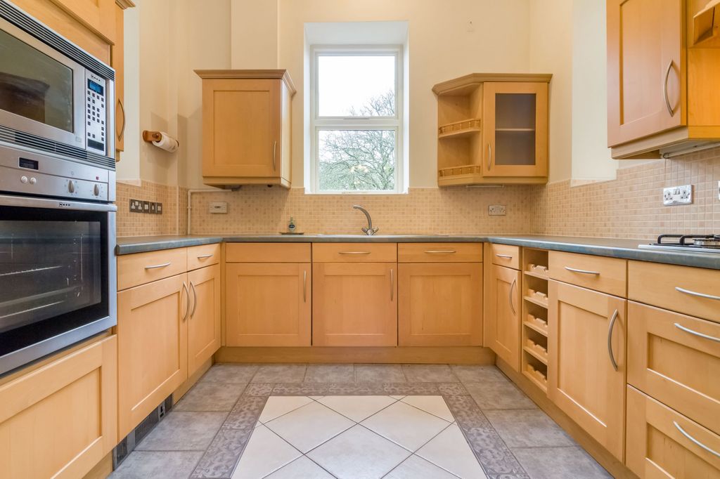 Property photo 2 of 25 Kitchen