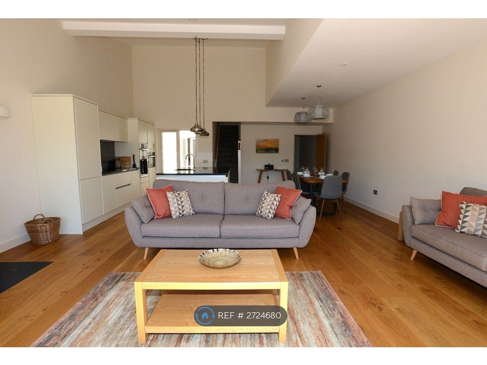 Property photo 1 of 20 Sitting Area