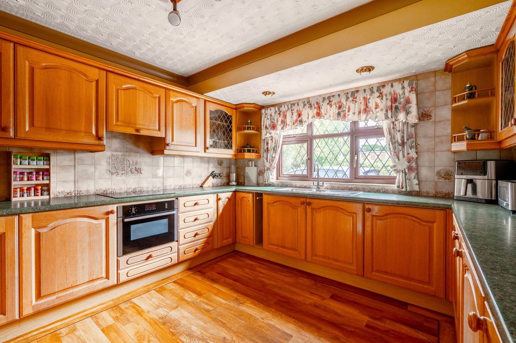 Property photo 3 of 32