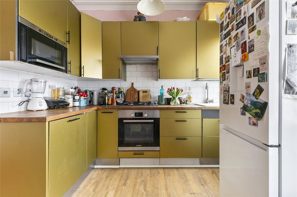 Property photo 3 of 9 Kitchen