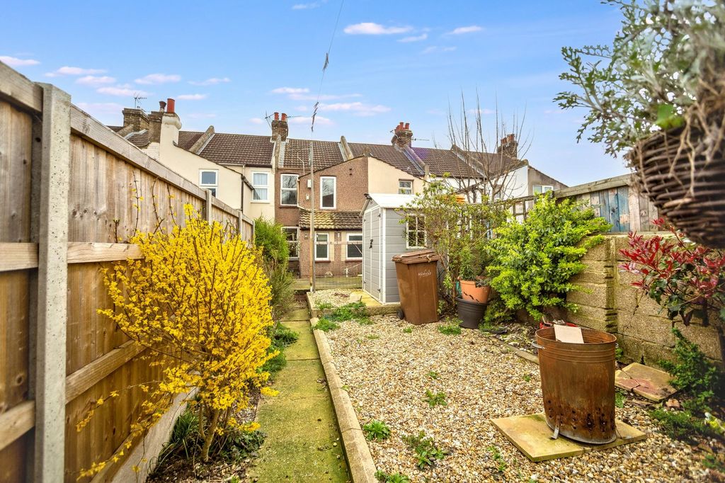 Property photo 2 of 19