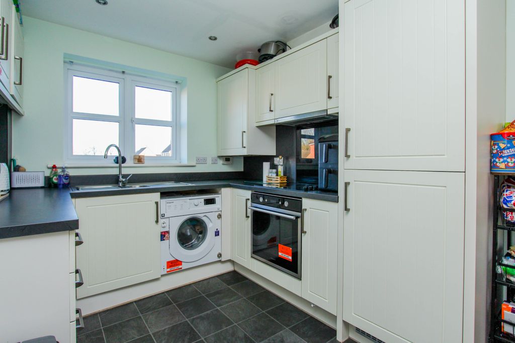 Property photo 2 of 17 Kitchen