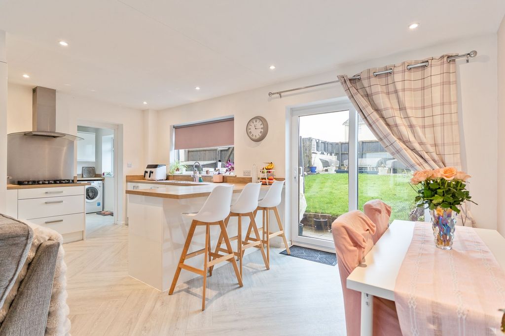 Property photo 3 of 26