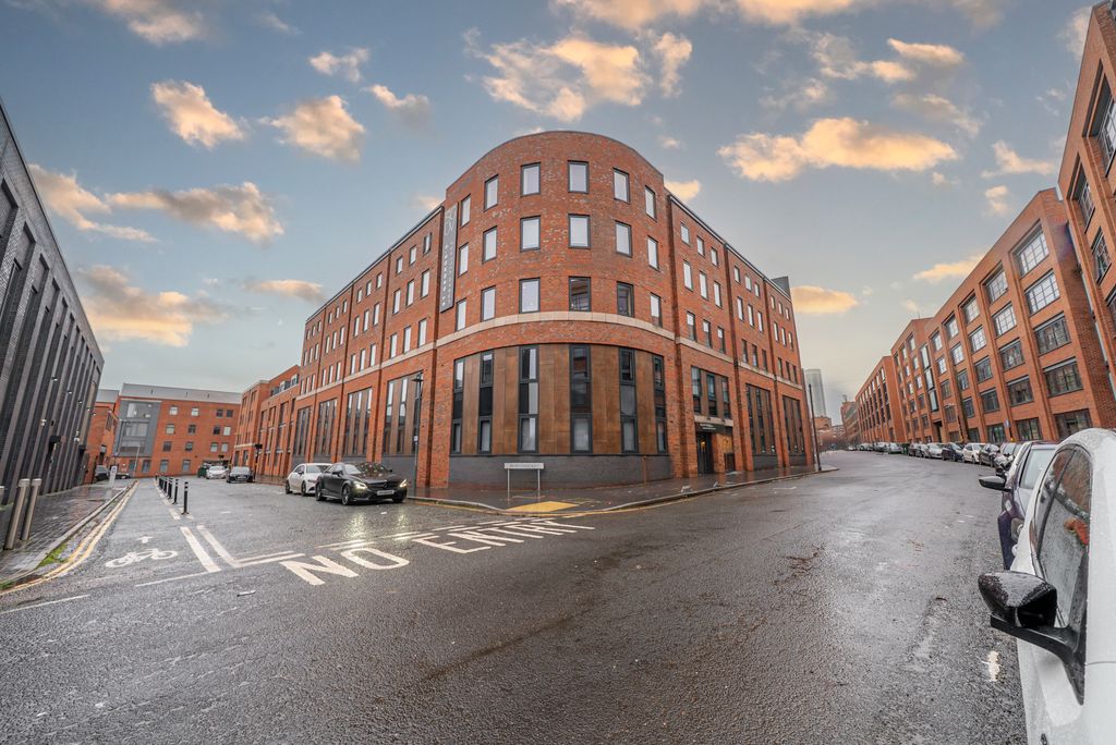 Property photo 2 of 16 Albion House00019