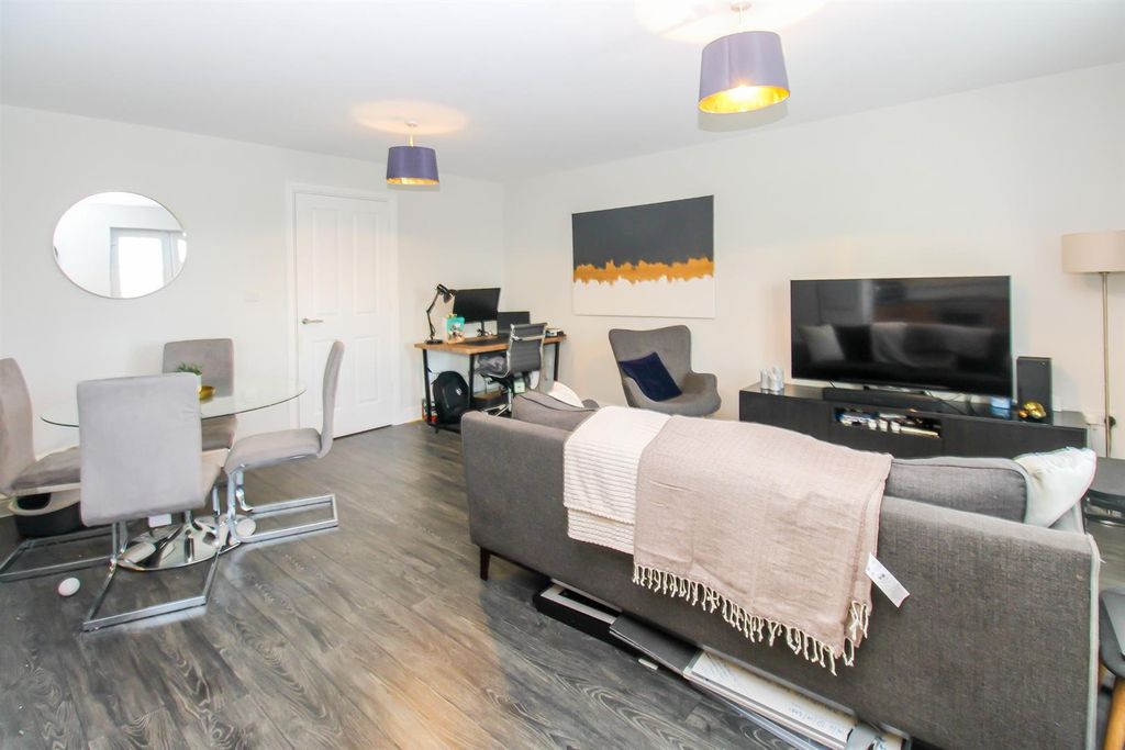 Property photo 3 of 9