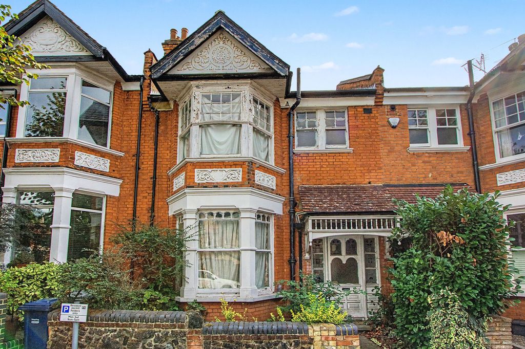 Property photo 2 of 16 7 Netherfield Road, London N12 8Dp