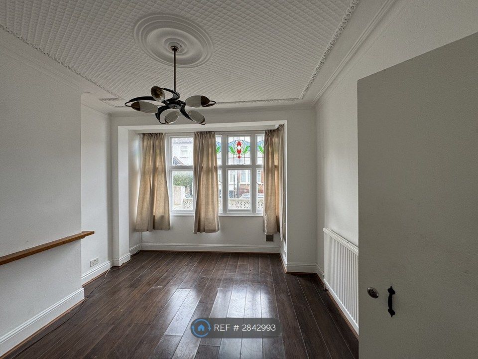 Property photo 3 of 15 Front Room/ Bedroom 1