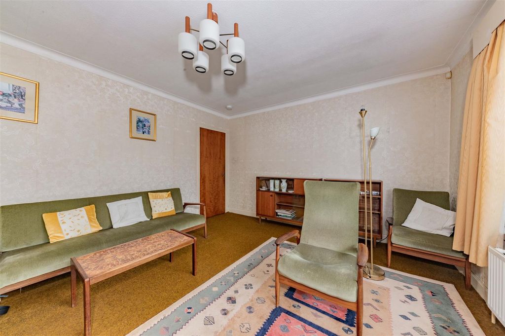 Property photo 3 of 18 16 Seaforth Road Bf-2.Jpg