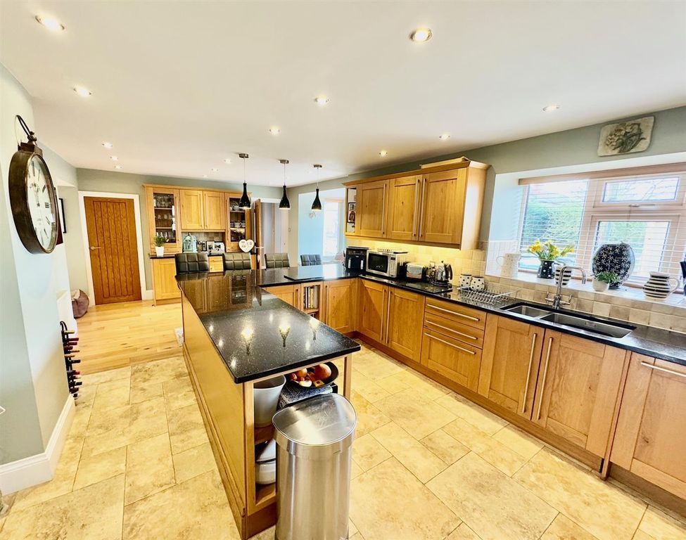 Property photo 3 of 37 Kitchen.Jpg