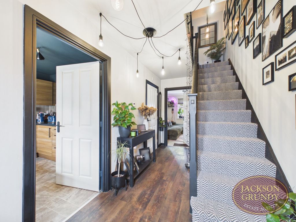 Property photo 3 of 17 Oak Grove