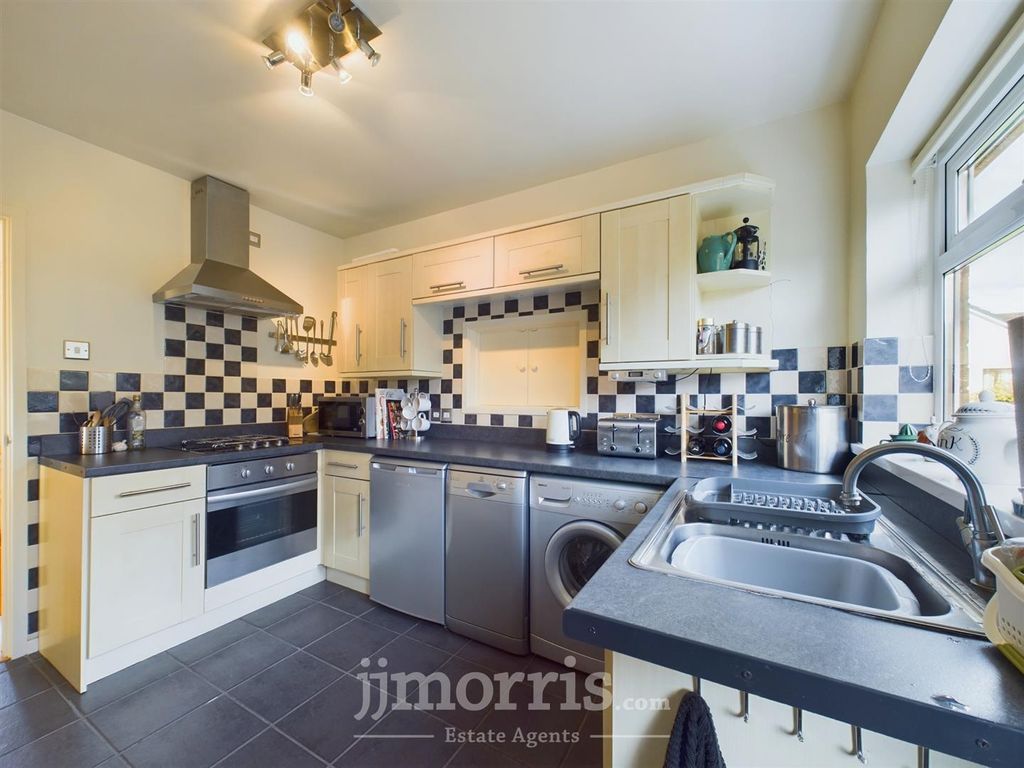 Property photo 3 of 24 Kitchen