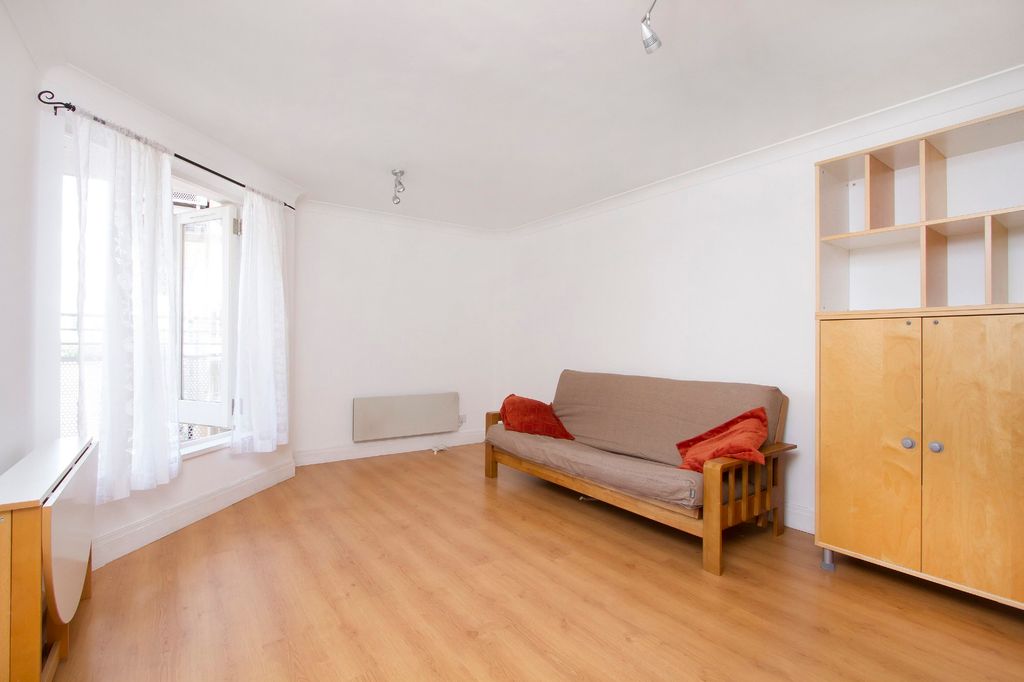 Property photo 3 of 12