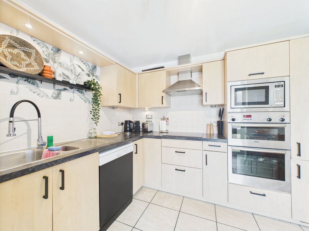 Property photo 2 of 19 Picture No. 13