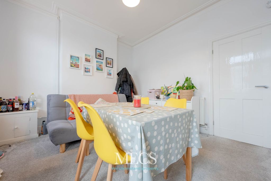 Property photo 3 of 13 4878743