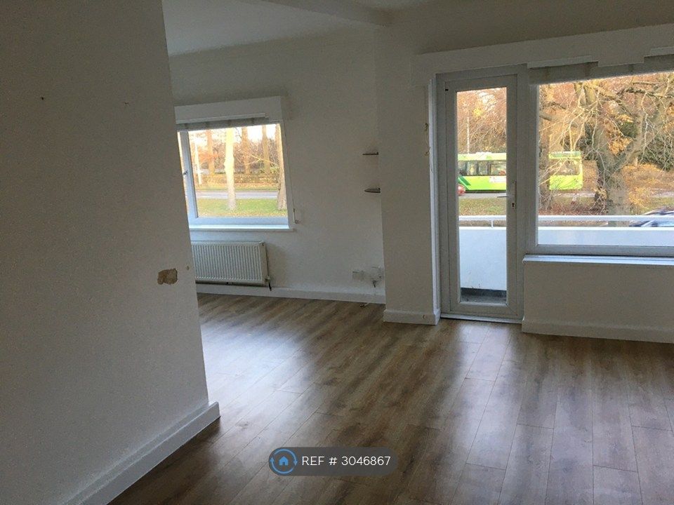 Property photo 2 of 33