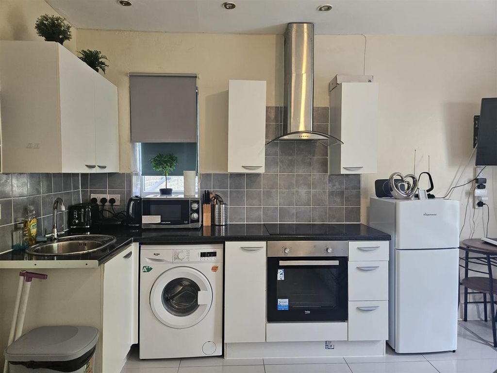 Property photo 3 of 6 Open Plan Kitchen.Jpg