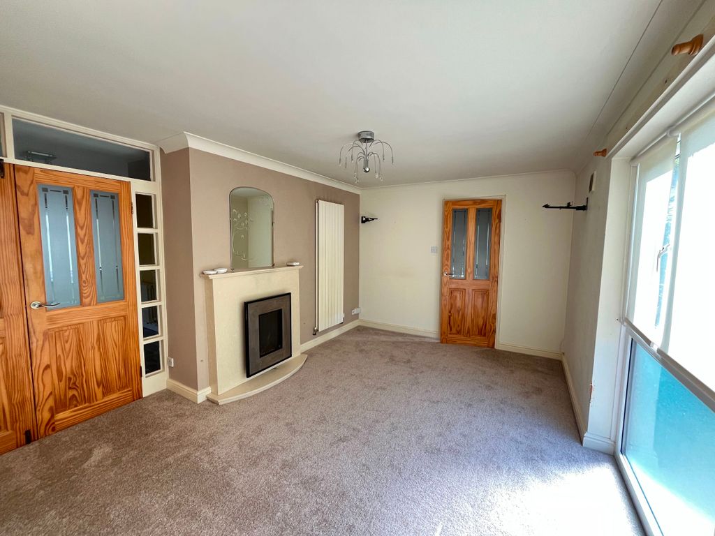 Property photo 3 of 28