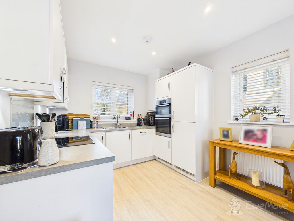 Property photo 2 of 15 Kitchen