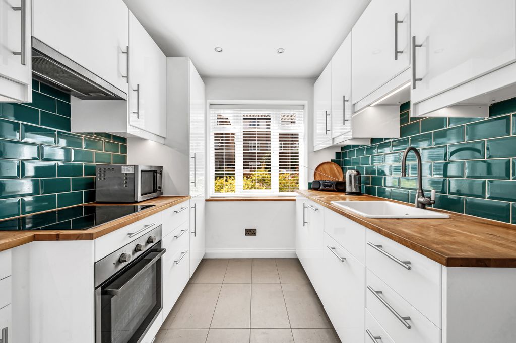 Property photo 2 of 12 Kitchen 1