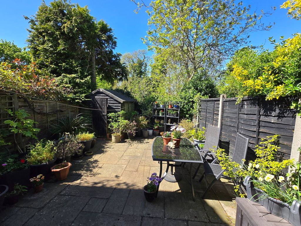 Property photo 2 of 28