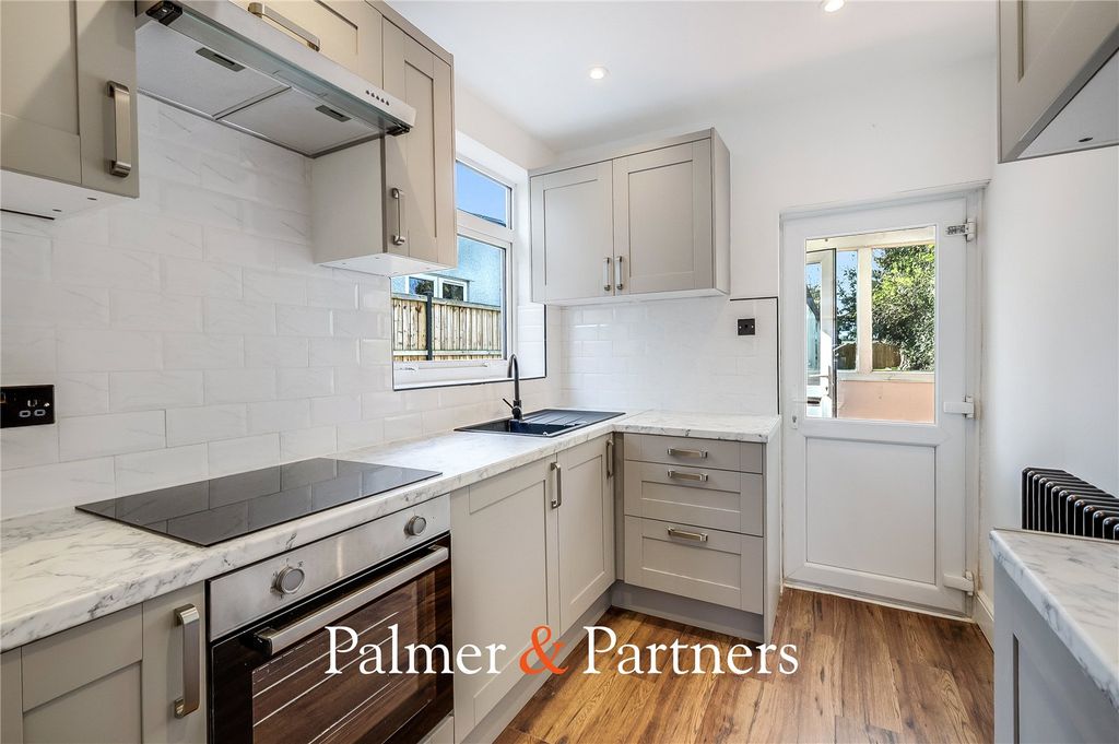 Property photo 3 of 23 Picture No. 11