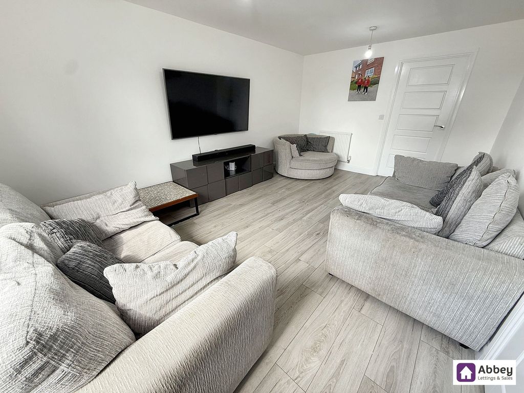 Property photo 3 of 23 Lounge