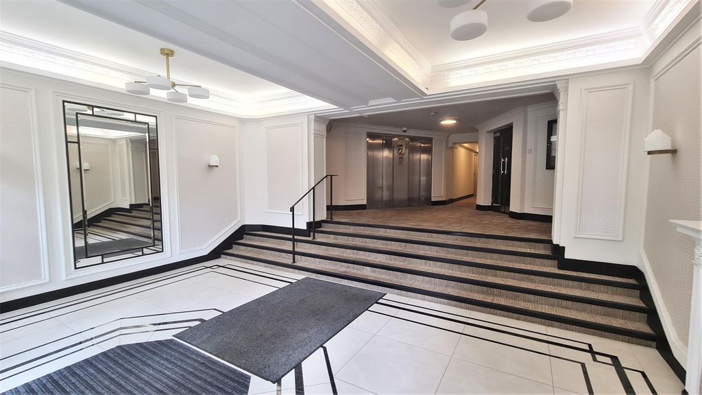Property photo 3 of 11 Entrance Hallway
