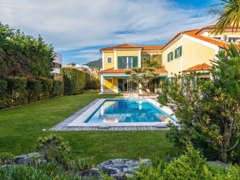 Property photo 2 of 64