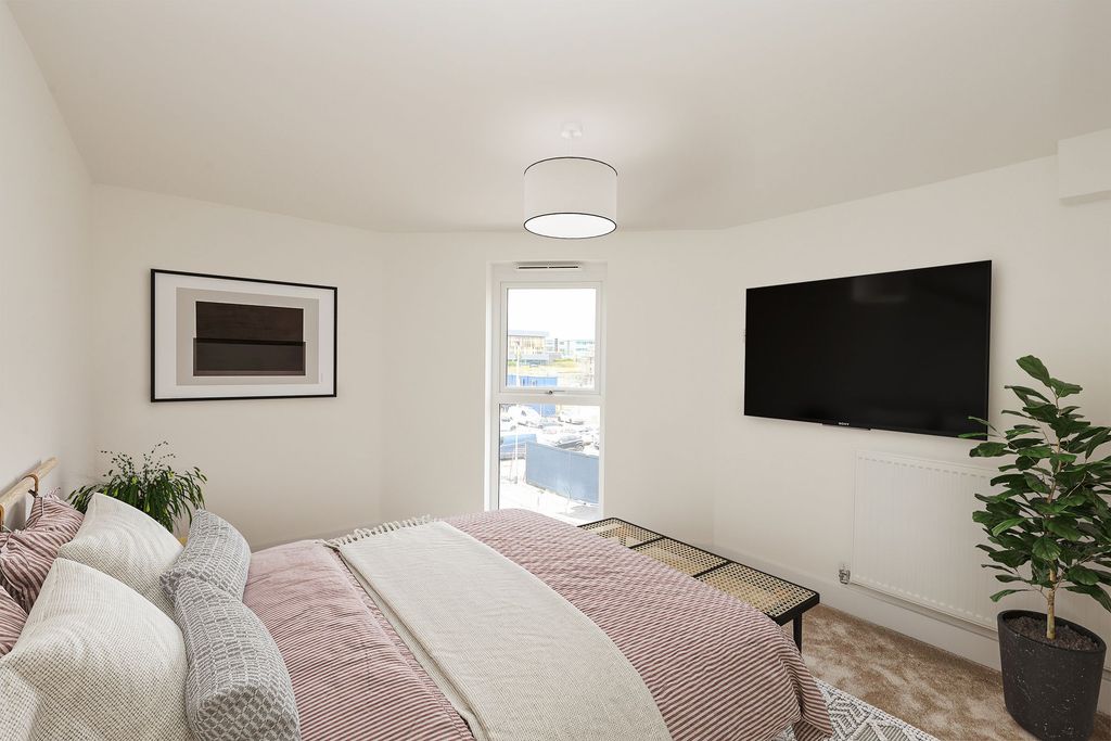 Property photo 2 of 14 Bed Two