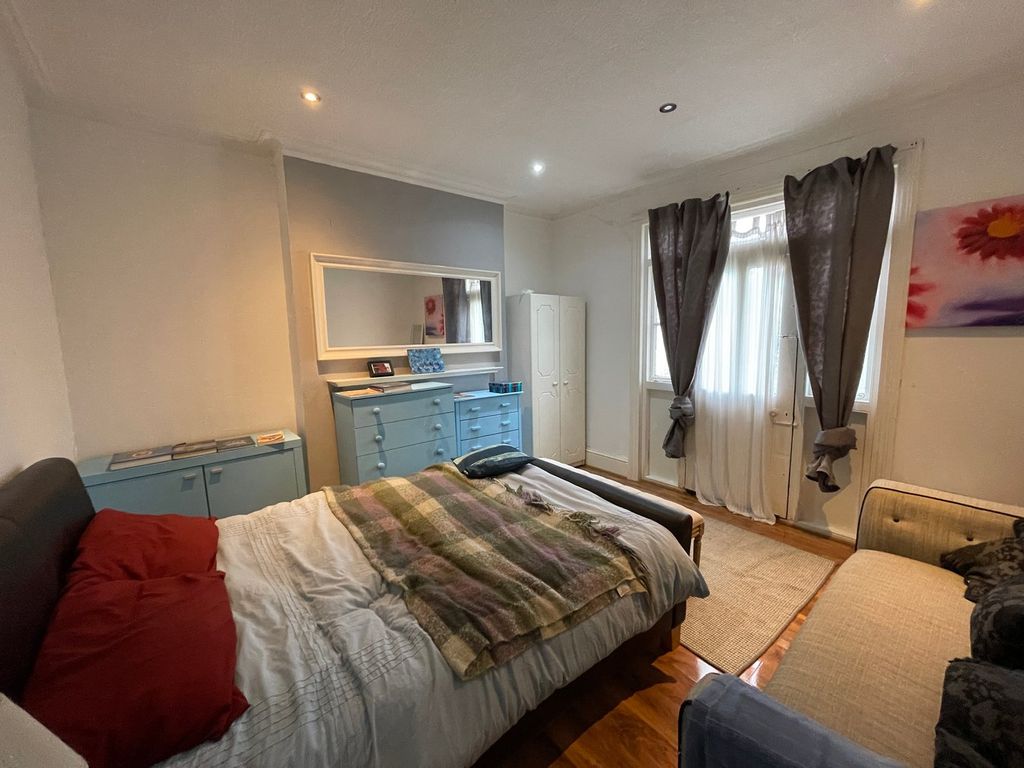 Property photo 1 of 4