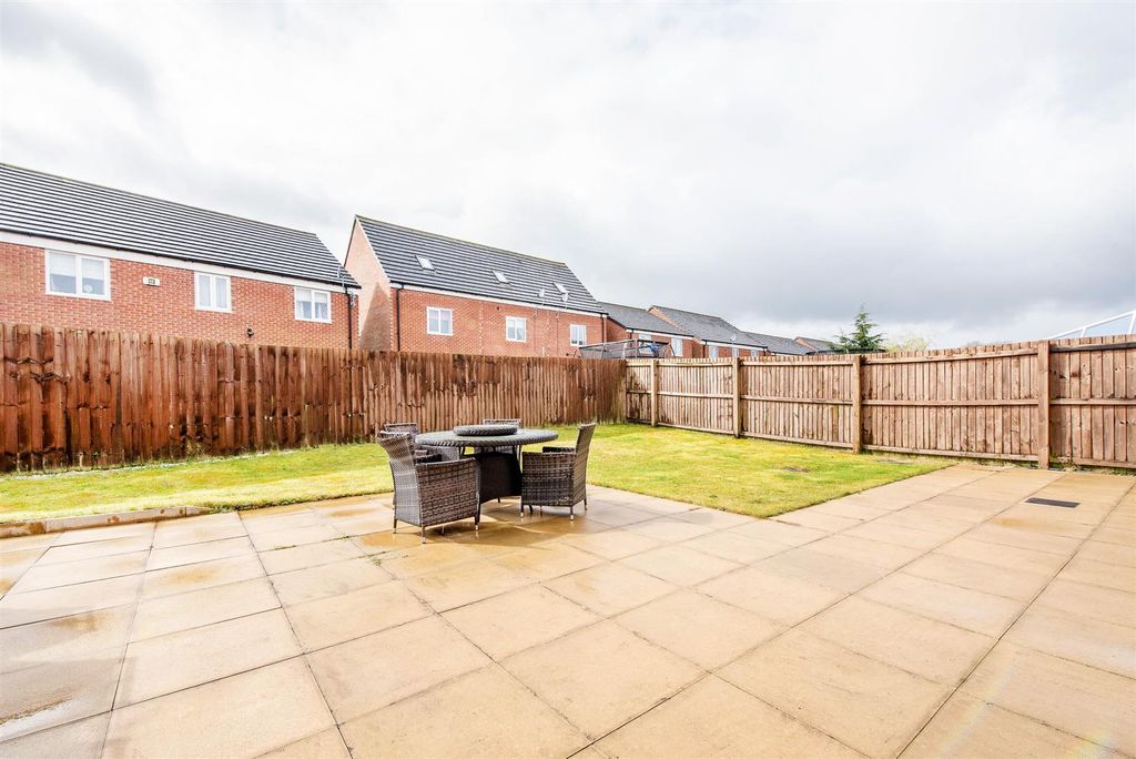 Property photo 2 of 22 Garden