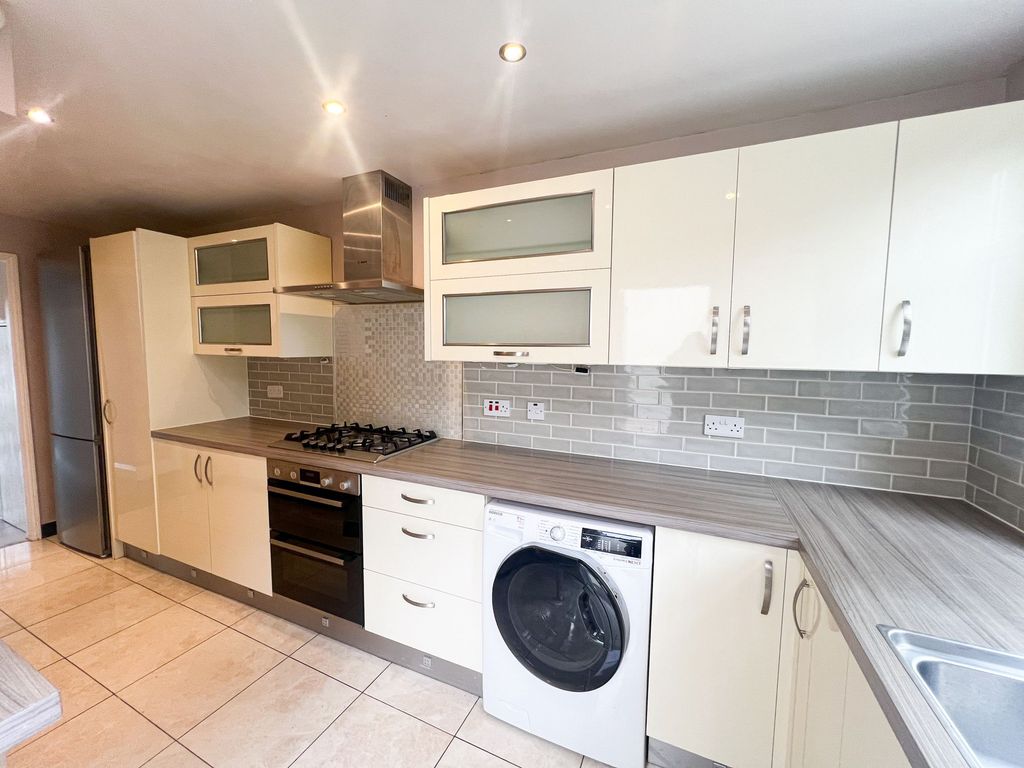 Property photo 3 of 16 Wray Ave Ig5