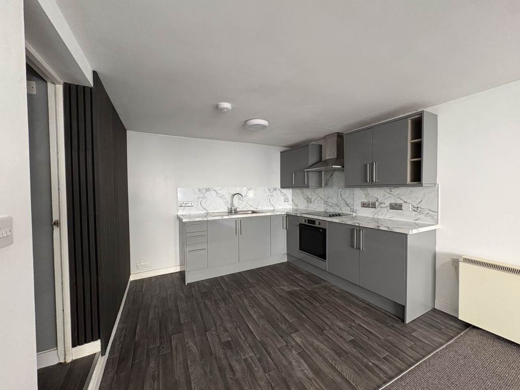 Property photo 3 of 8 Kitchen