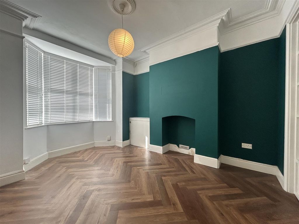 Property photo 3 of 11 Living Room