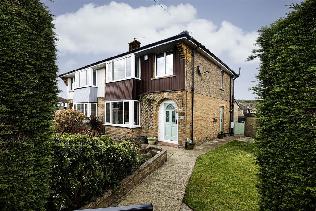 Property photo 1 of 32