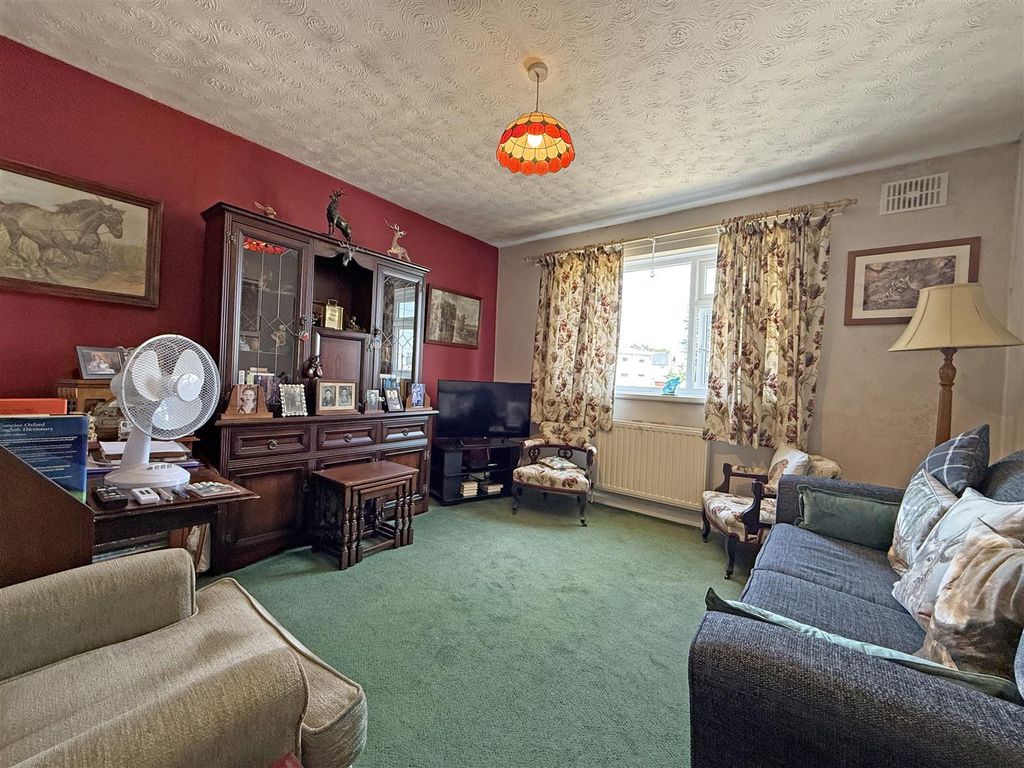 Property photo 2 of 7 Woodland Terrace 10 Flat 3 - Living Room.Jpg