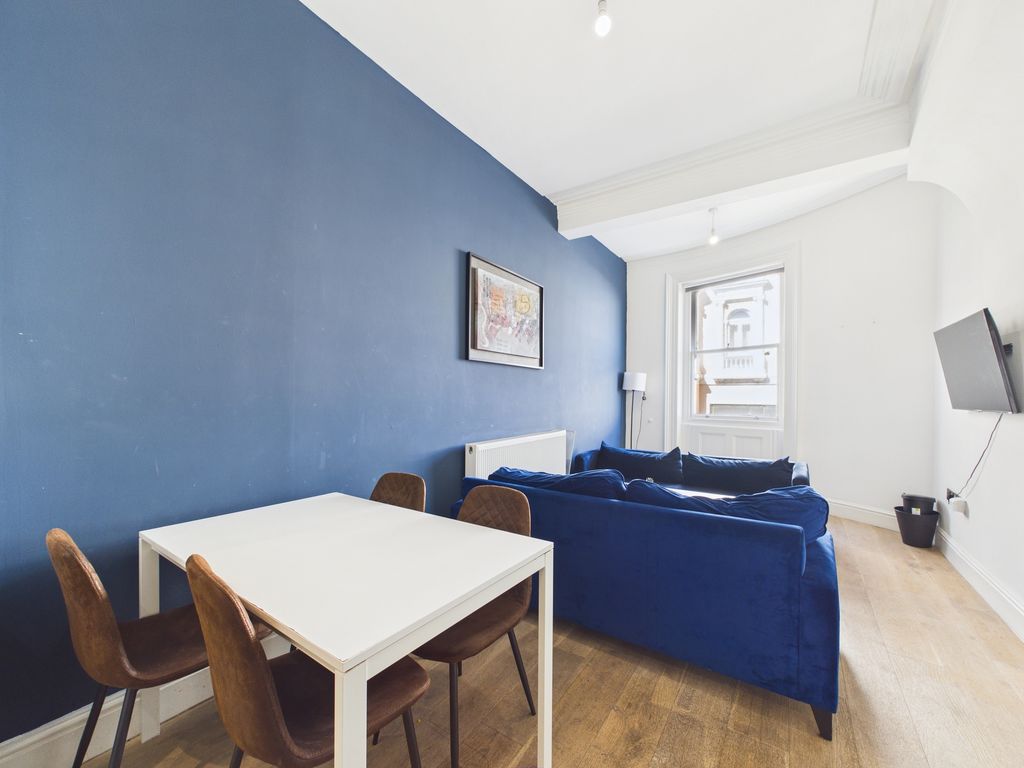 Property photo 3 of 12 Cam04693G0-Pr0110-Still015