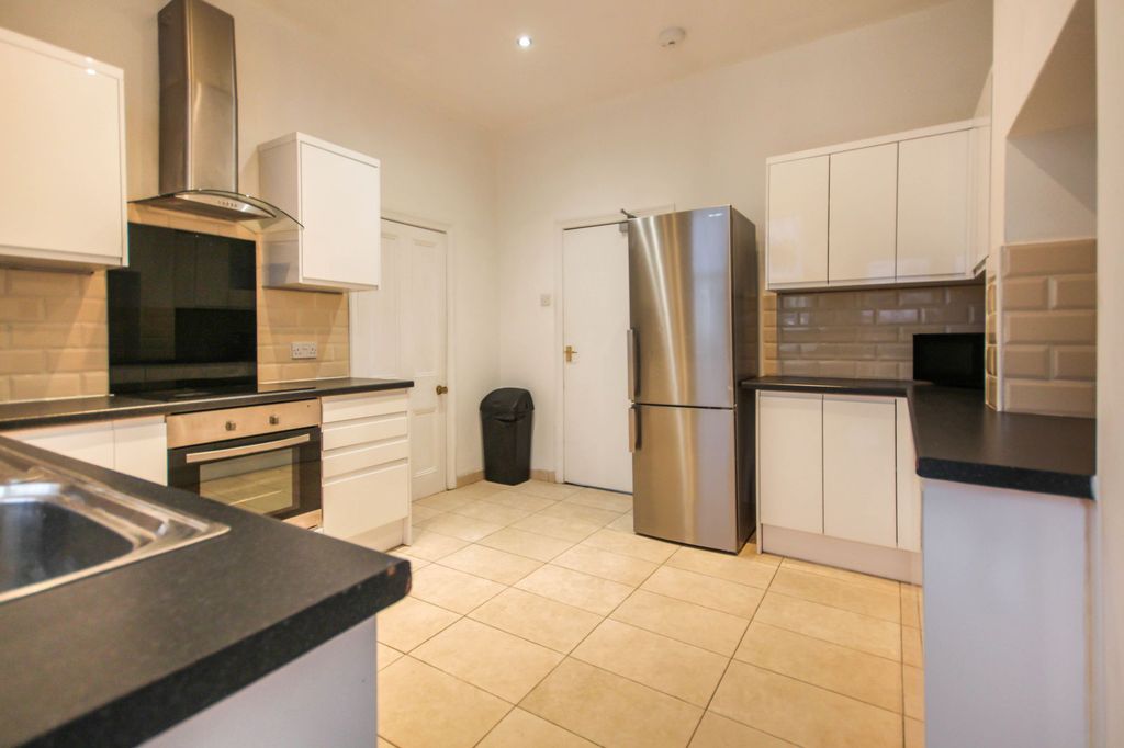 Property photo 1 of 19 Photo 8