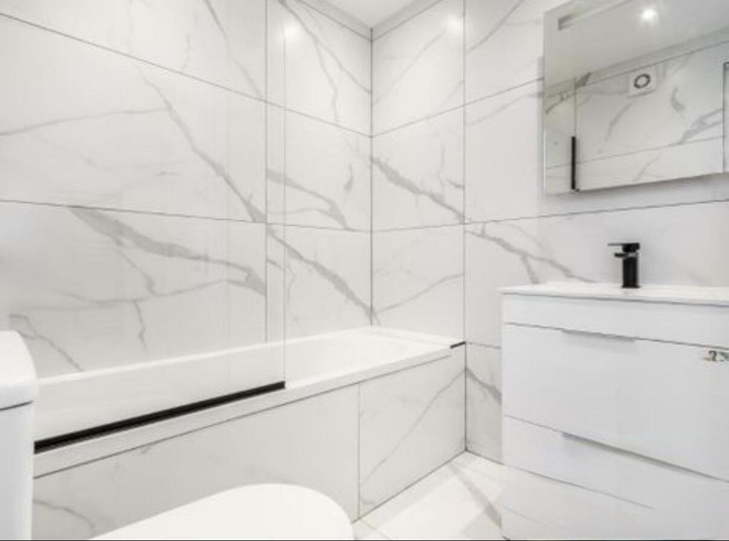 Property photo 3 of 14 Bathroom